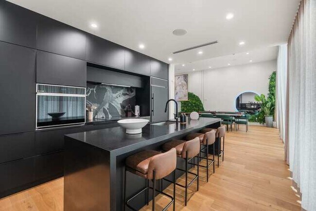 Foto del edificio - Huge Open Space Heated Pool Walk To Design