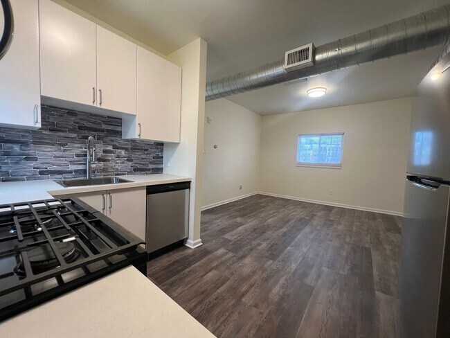 Foto del edificio - Updated 2BR Apartment Now Showing!