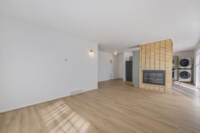 Foto del edificio - 901 Widefield Dr