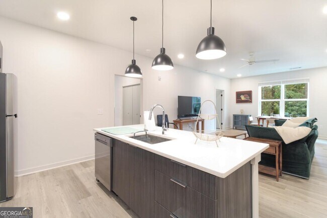 Foto del edificio - 240 Martha Dr