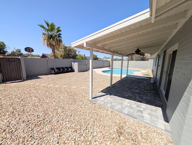 Foto del edificio - 1639 E Wesleyan Dr