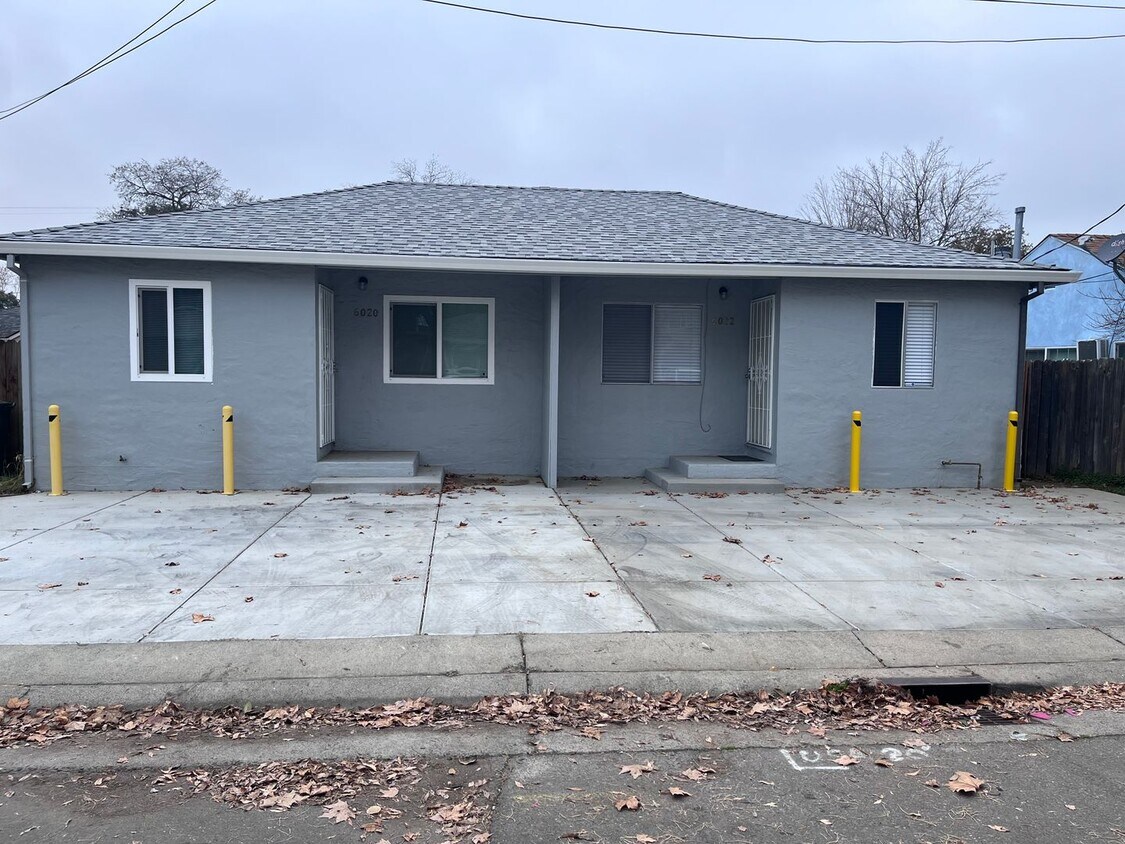 Primary Photo - NICE UPDATED DUPLEX IN SACRAMENTO!!