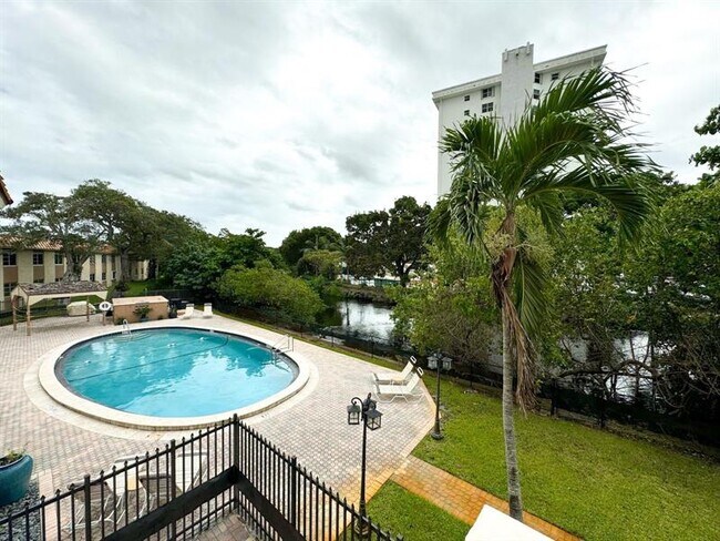 Foto del edificio - 124 NE 19th Ct
