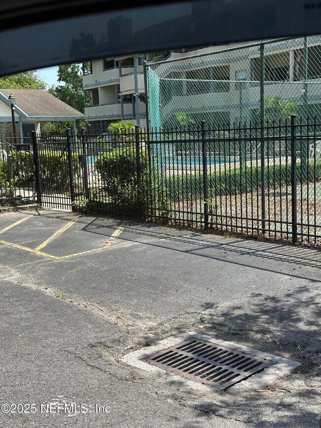 Foto del edificio - 5615 San Juan Ave