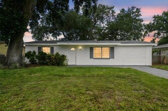 Building Photo - 1833 Knollwood Dr