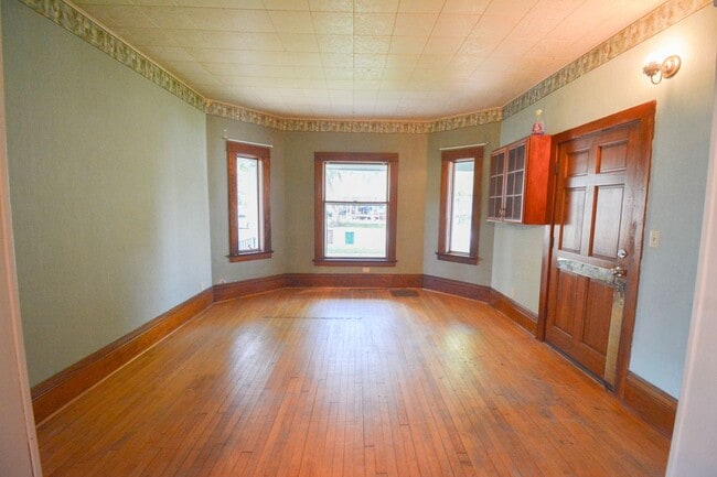 Building Photo - 209 S Pearl St