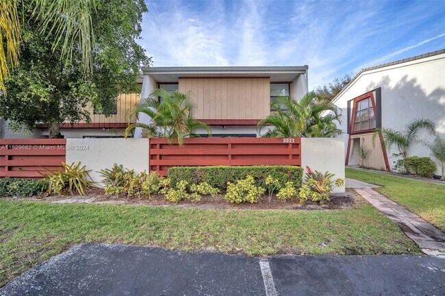 Foto del edificio - 3021 Oaktree Ln