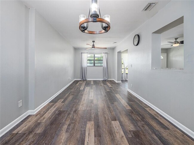 Foto del edificio - 4721 W Iowa Ave