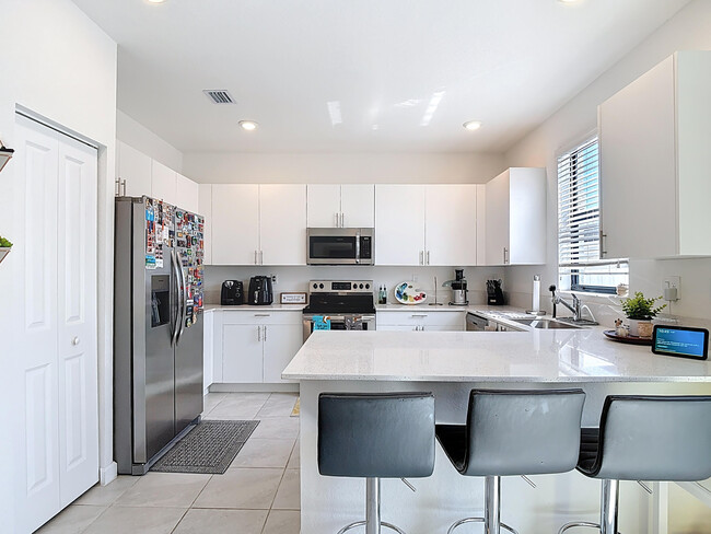 Foto del edificio - 20371 NW 5th Ct