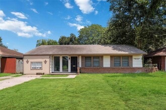 Building Photo - 6207 Heron Dr