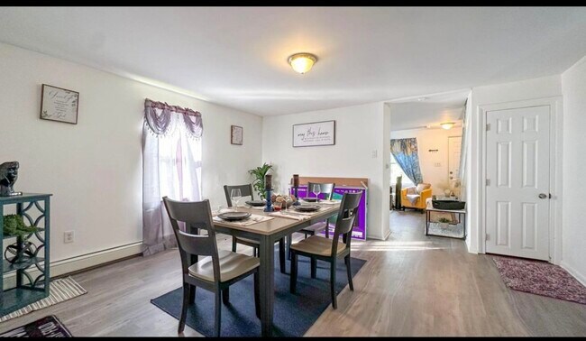 Comedor - 178 E Charleston Ave