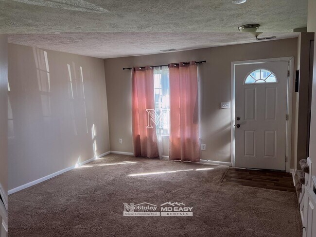 Foto del edificio - 56 Chelmsford Ct