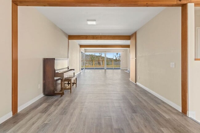 Building Photo - 145 Avenida Cota