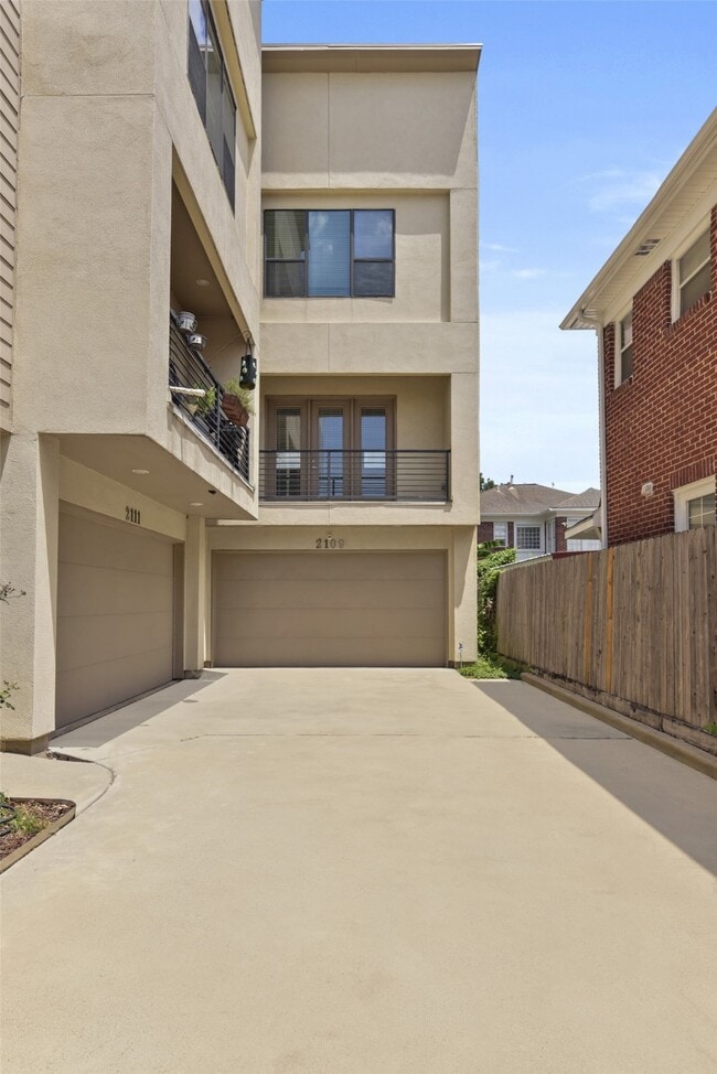 Building Photo - 2109 Winbern St