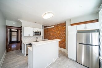 Building Photo - 85 W 1st Ave