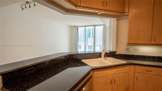 Building Photo - 801 Brickell Key Blvd