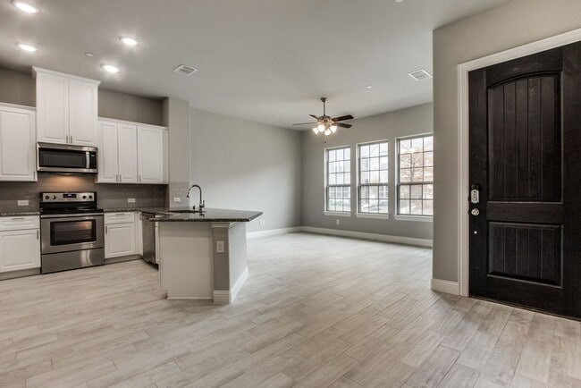 Building Photo - 1492 Windermere Way
