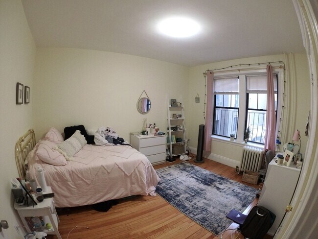 Foto del edificio - 374 Chestnut Hill Ave