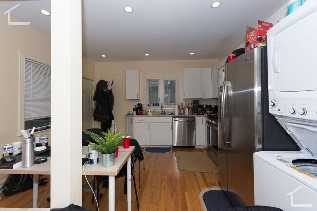 Foto del edificio - New Construction in Allston, Central Heat/AC, Free Laundry, Parking, 3 Full Bathrooms,
