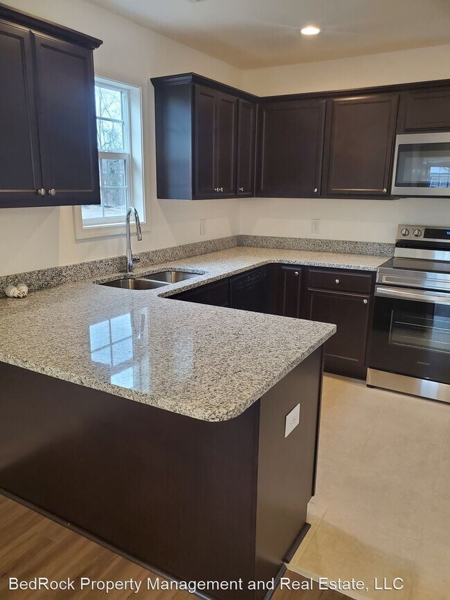 Foto del edificio - 2 br, 2 bath House - 303 E Grace Dr