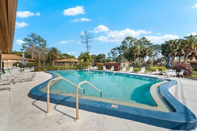 Foto del edificio - 2304 Lark Ln