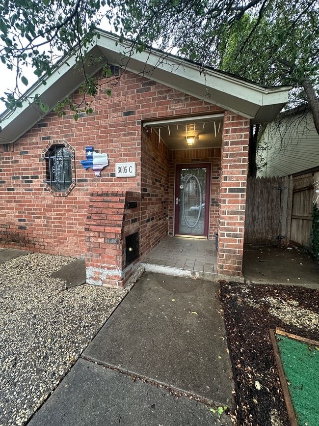 Building Photo - 3005 SW 28th Ave