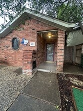 Building Photo - 3005 SW 28th Ave