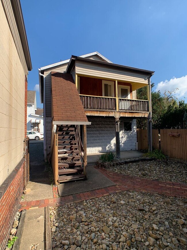 Foto del edificio - Cozy 1-Bedroom House With Garage!!