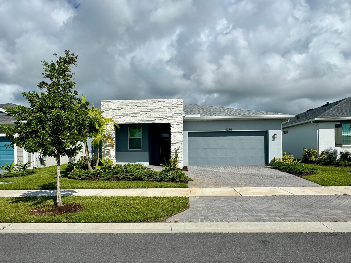 Foto principal - 14285 Murney Wy