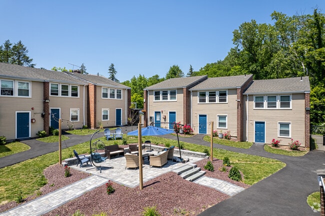 Patio - Villages at Hartford Townhomes