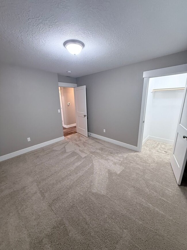 Building Photo - MANAGER SPECIAL: 50% OFF FIRST MONTH'S RENT!