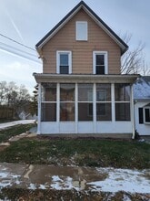 Building Photo - 2259 Schroeder St