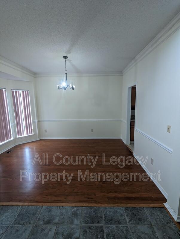 Building Photo - 517 Crestwood Ct