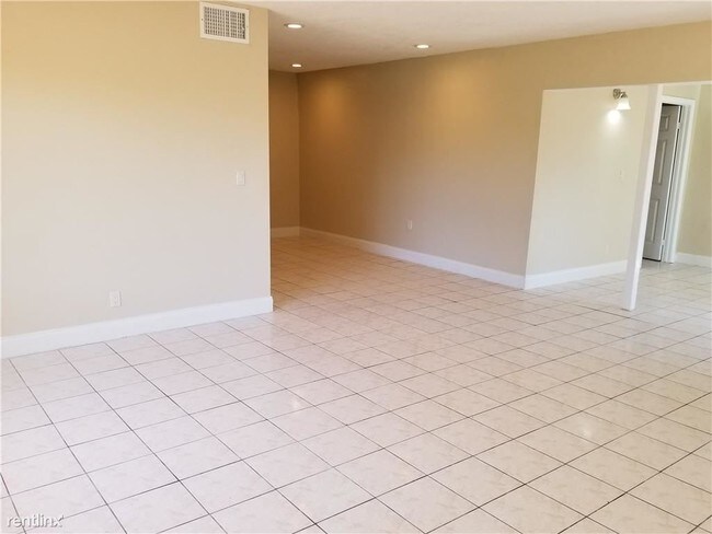 Building Photo - 4 br, 2 bath House - 610 Long Island Ave