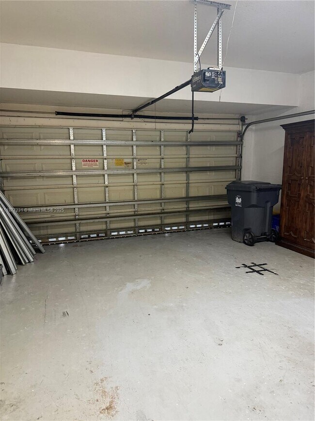 Foto del edificio - 9040 Dupont Pl