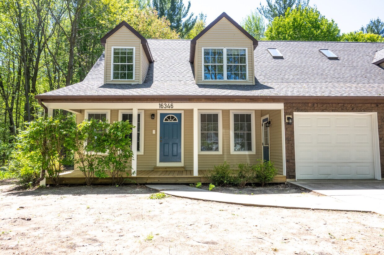Foto principal - 16346 Taft Rd