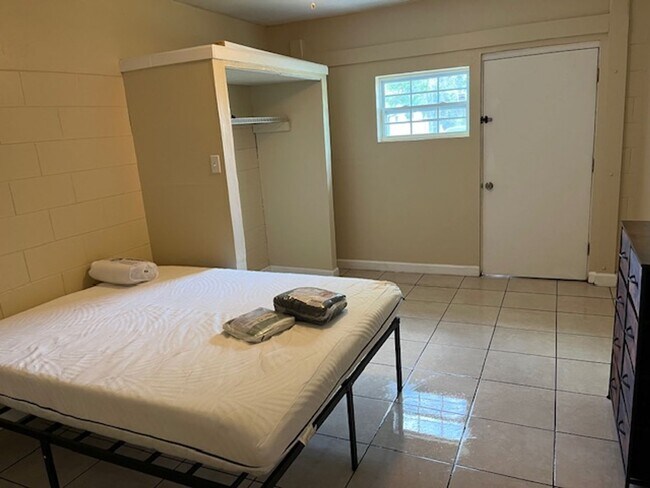 Foto del edificio - 2 bedroom / 2 bath available soon!