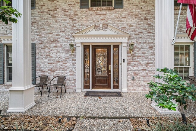 Building Photo - 743 Bison Dr