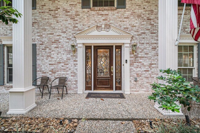 Foto del edificio - 743 Bison Dr