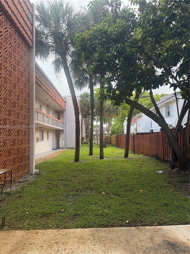 Foto del edificio - 7610 Stirling Rd