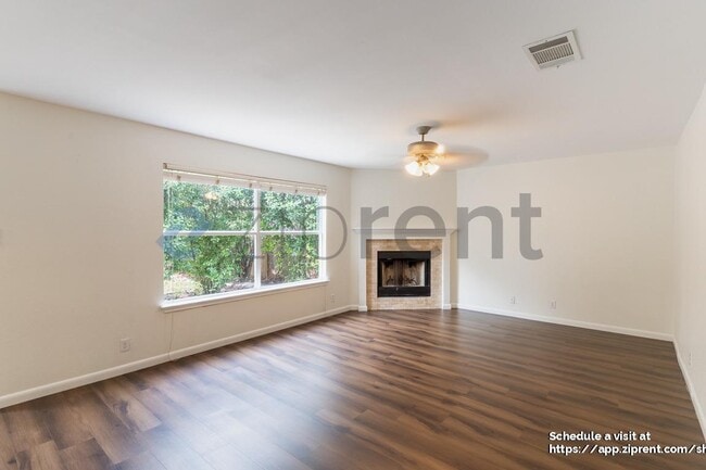 Foto del edificio - 16808 Bailey Jean Dr