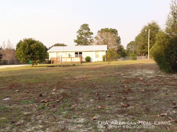 Building Photo - Country Living