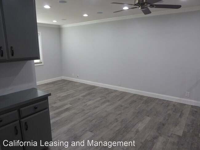 Building Photo - 2 br, 2.5 bath House - 17908 River Circle #3