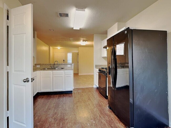 Foto del edificio - 12618 Mountain Daisy Rd