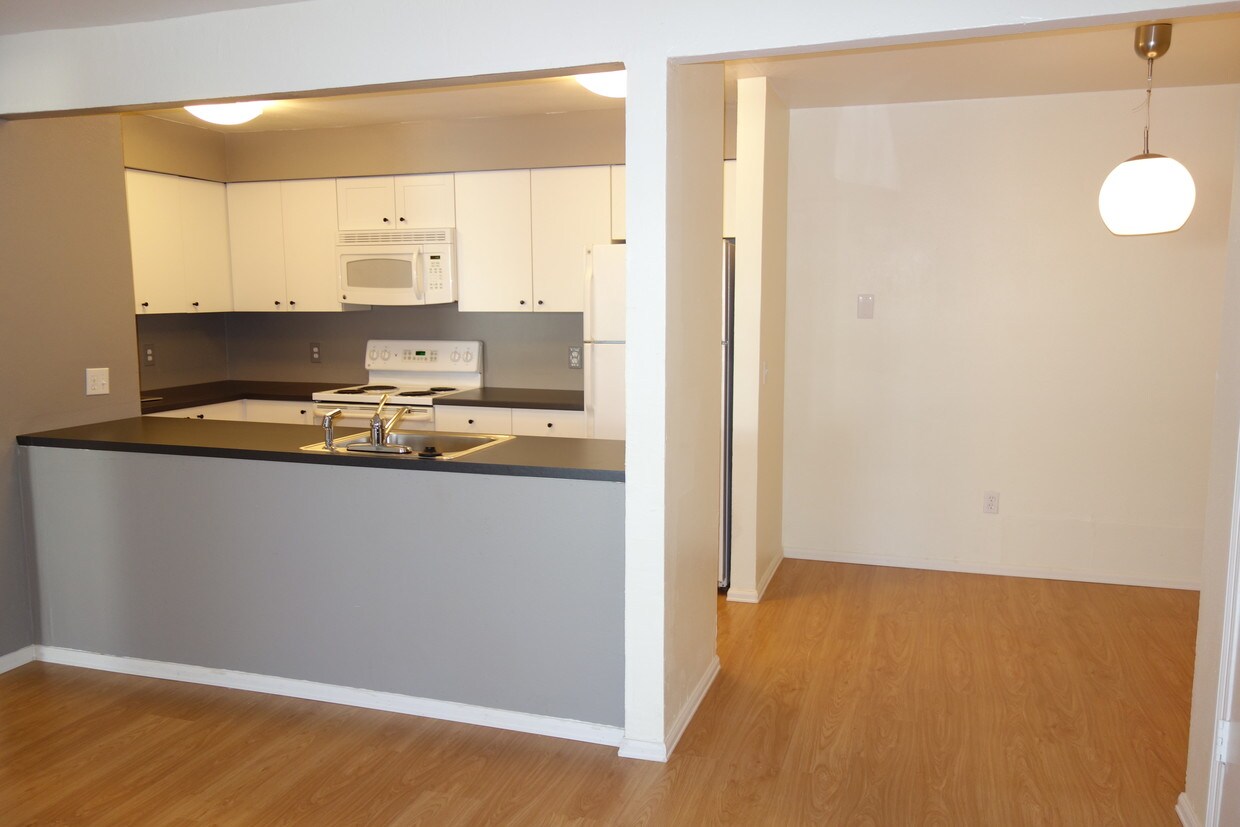 Cocina/Comedor - 14794 E 2nd Ave