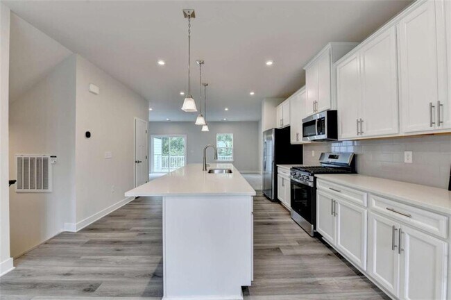 Foto del edificio - 933 Woods Chapel Rd
