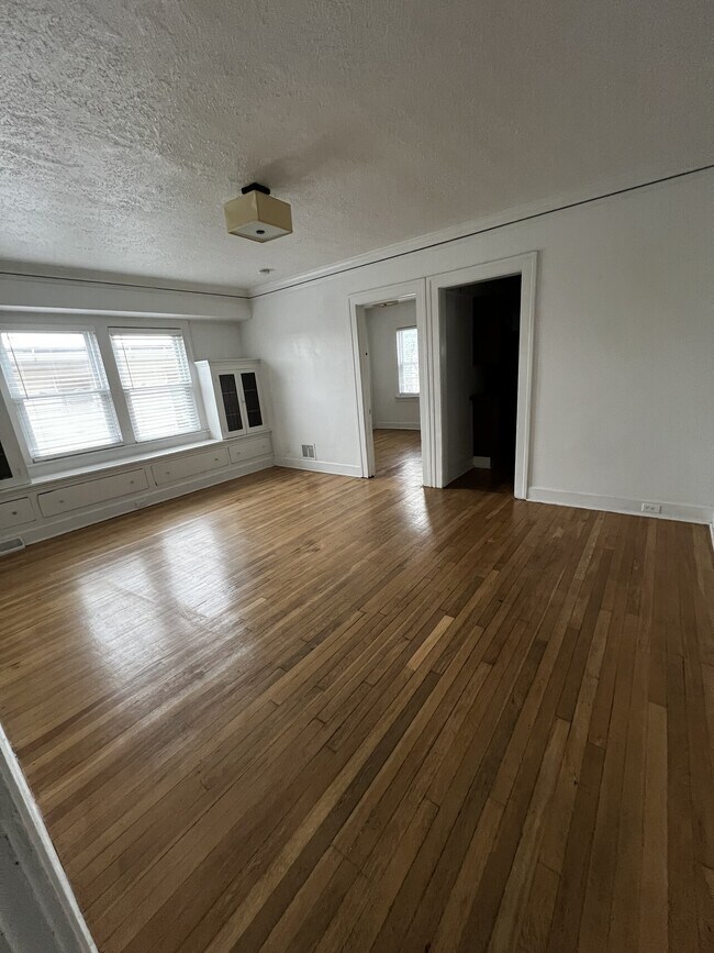Building Photo - Hoday - 1420 W 75