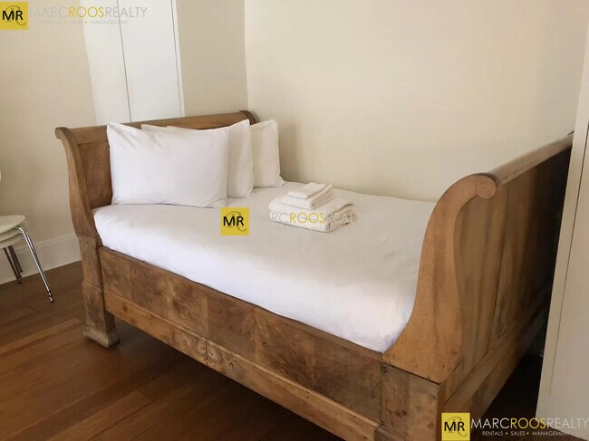 Building Photo - 3 Gloucester St