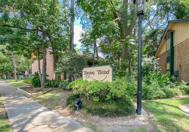 Building Photo - 8277 Kingsbrook Rd