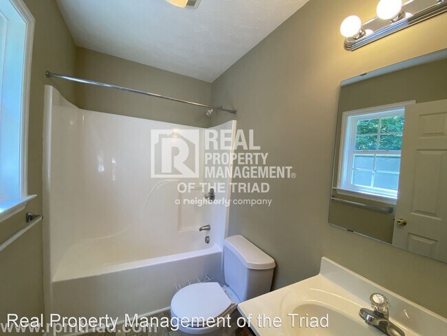 Building Photo - 3 br, 2 bath House - 4059 Village Trace Dr